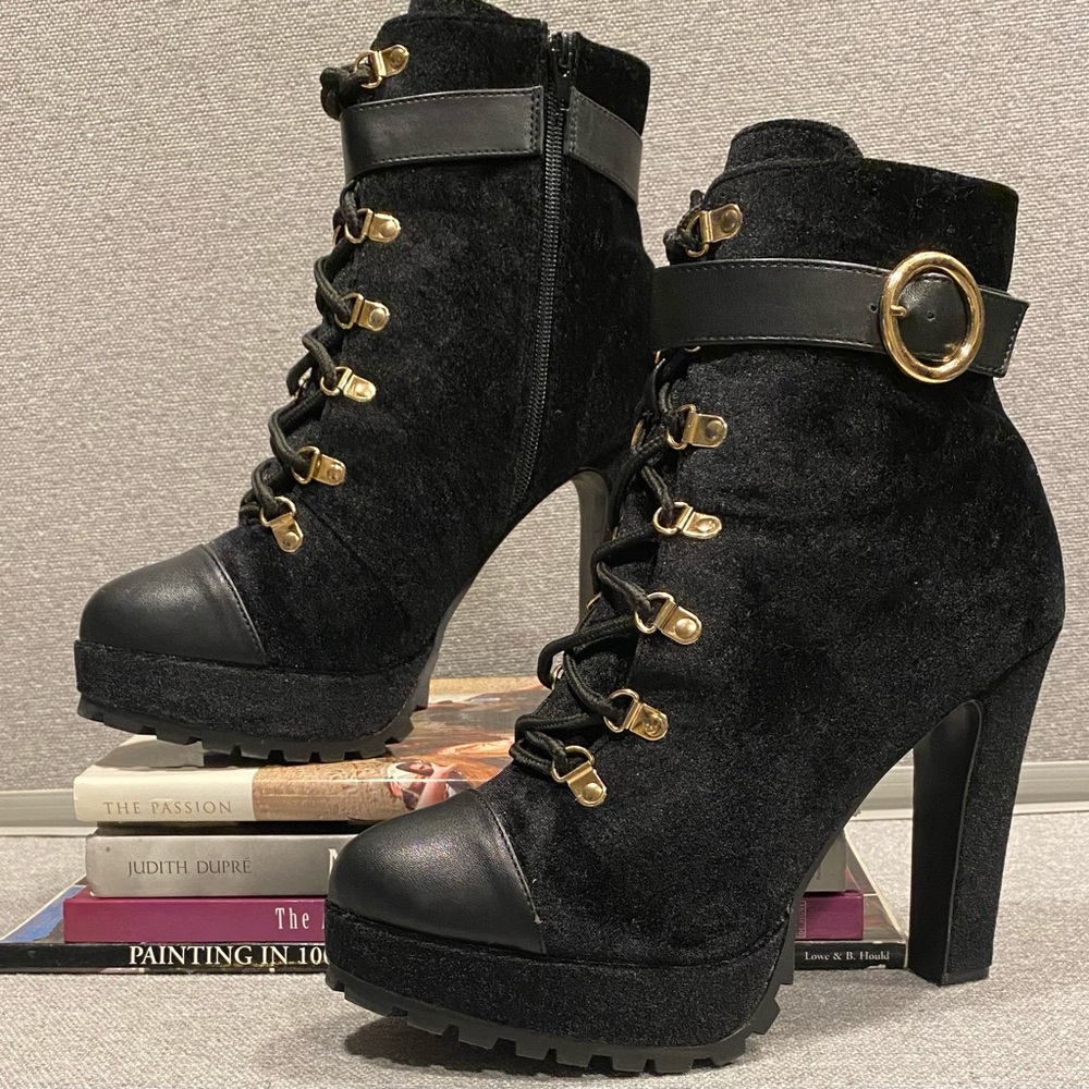 Sexy Robyn Trendy Combat Boots